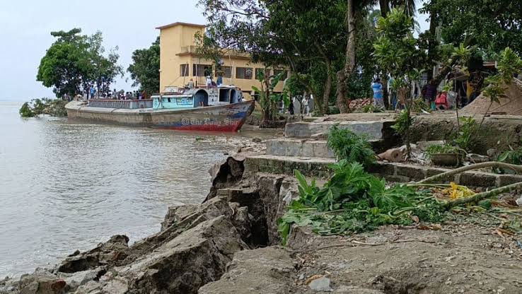 রাজবাড়ীতে নিরাপত্তাহীনতায় শত শত ছাত্রছাত্রী