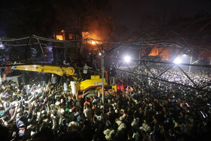 Sheikh Mujib’s house at Dhanmondi 32 vandalised, set on fire