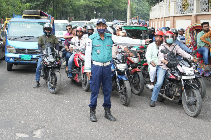  সক্রিয় ট্রাফিক বিভাগ সড়কে শৃঙ্খলা ফেরাতে