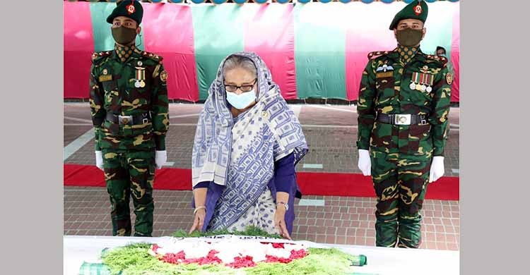 PM, her sister and family members pay homage to Bangabandhu in Tungipara