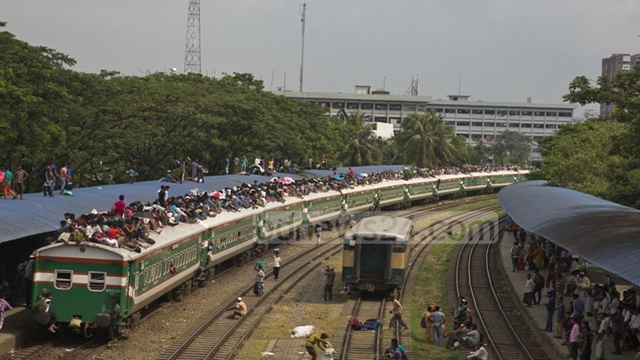 ঢাকার বিমানবন্দর স্টেশনের কাছে পথশিশু ধর্ষিত