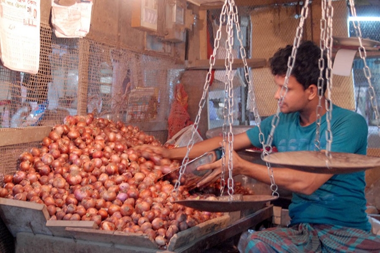 Onion prices drop further as India lifts export ban