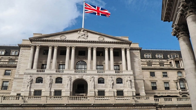 Bank of England cuts main interest rate to 0.25pc