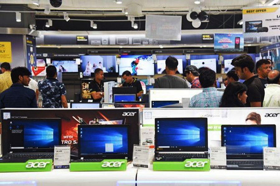 Global PC shipments fall despite surging demand