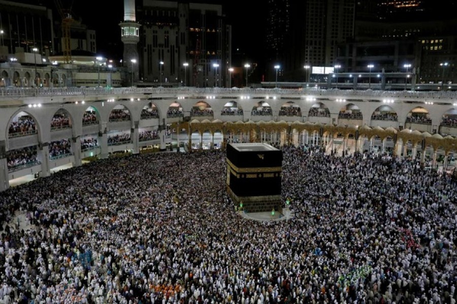 Top Saudi religious authority urges Muslims worlwide to pray at home during Ramadan amid coronavirus