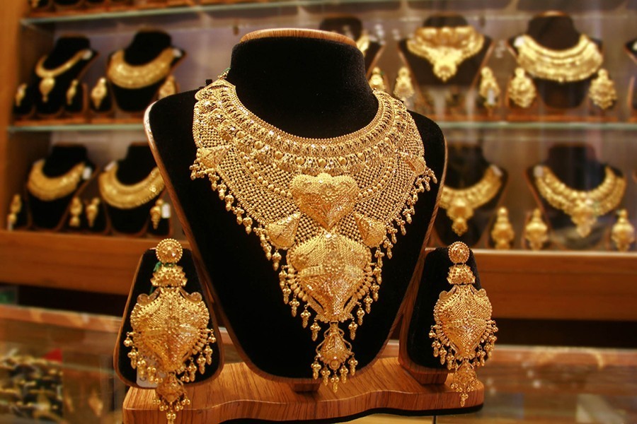 Gold prices drop by Tk 1,166