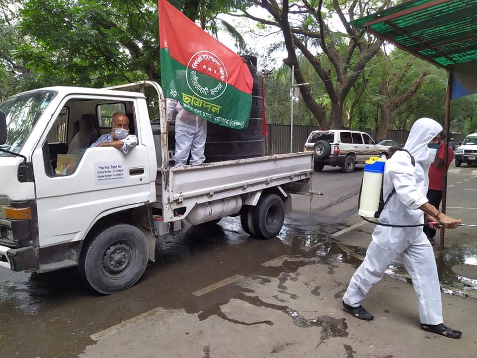 রুবেল হক বিশুর উদ্যোগে রাজধানীতে জীবানুনাশক ছিটিয়েছে রামপুরা থানা ছাত্রদল