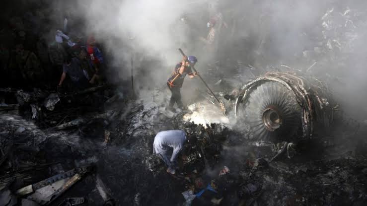 At least 80 killed in Pakistan plane crash