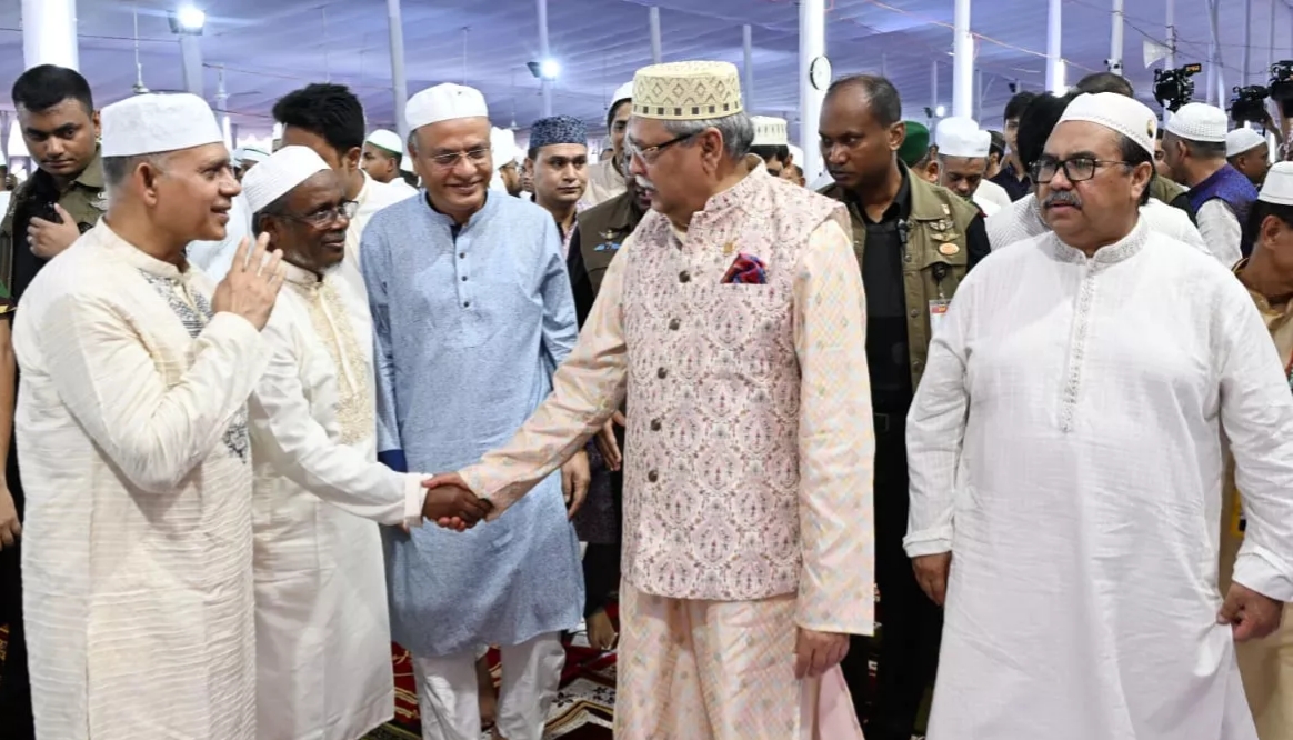 President attends Eid-ul-Azha prayers at National Eidgah