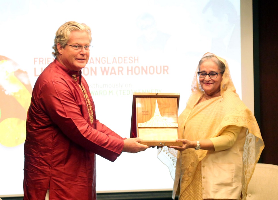 Prime Minister hands over "Friends of Bangladesh" medal to Ted Kennedy Jr