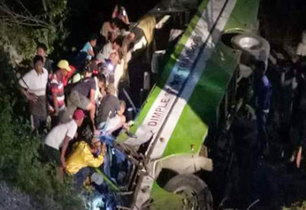 19 dead as bus plunges off Philippine cliff