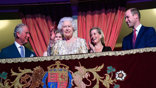 Thousands sing 'Happy Birthday' to Queen Elizabeth II