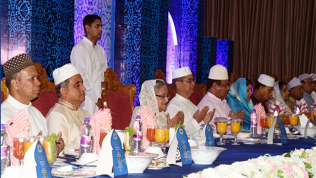 PM joins iftar of armed forces