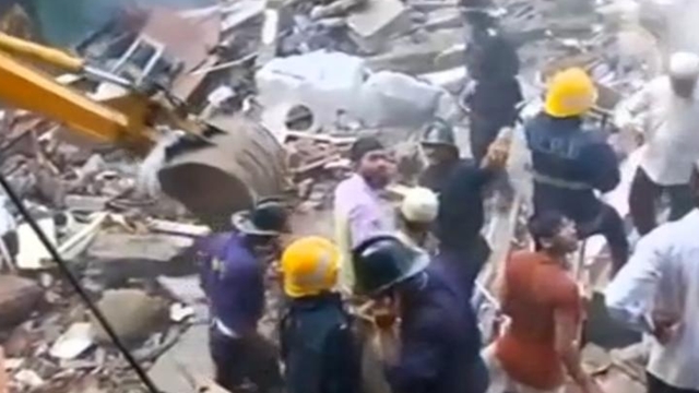 10 killed in India building collapse
