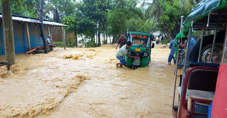 হু হু করে পানি ঢুকছে বাংলাদেশে,ত্রিপুরায় বাঁধ খুলে দিলো ভারত