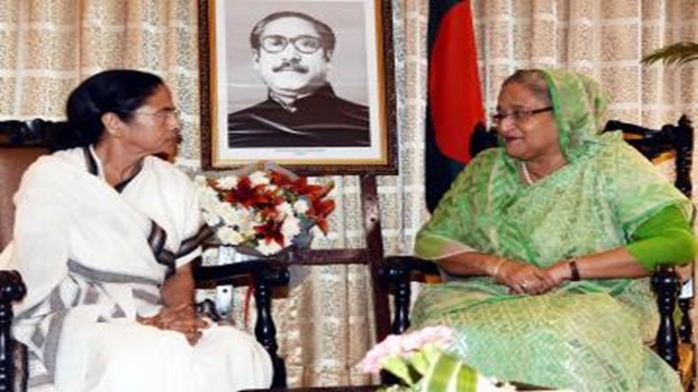 Mamata hails Hasina for receiving D.Litt