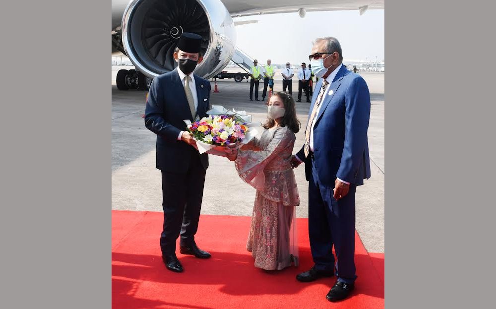 Brunei Sultan arrives in Dhaka