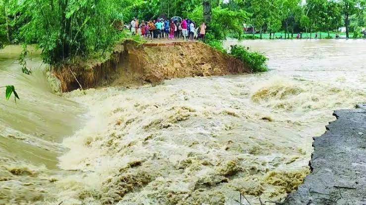 ভেঙে গেছে হালদার বাঁধ