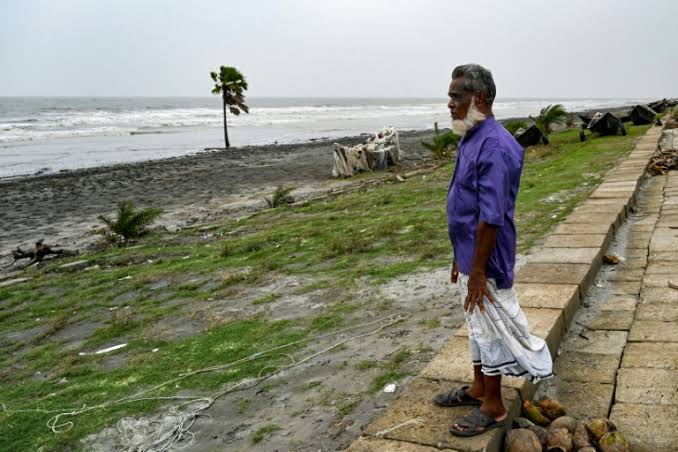 Sea swamps Bangladesh at one of world's fastest rates
