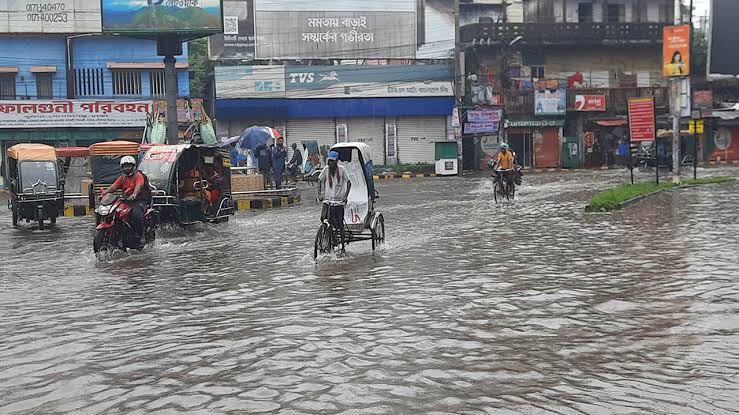 তিন ঘণ্টার ভারী বৃষ্টিতে ডুবলো খুলনা