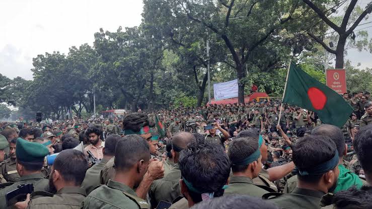 চাকরি জাতীয়করণের দাবিতে আনসাররা রাস্তায়