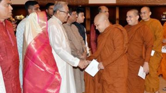 President hosts reception for Buddhists