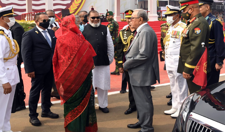 President, PM witness Victory Day parade