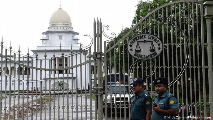 সুপ্রিমকোর্টের এফিডেভিট শাখায় অভিযান: আটক ৪৩