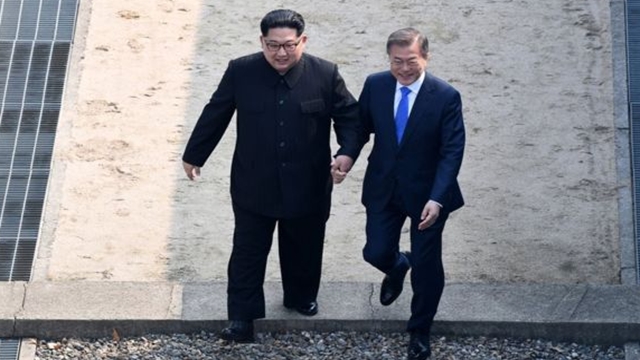 North and South Korean leaders hold historic summit