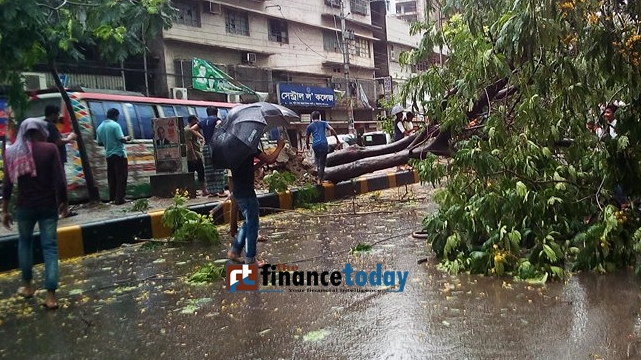 People suffer as rain, nor’wester hit Dhaka hard