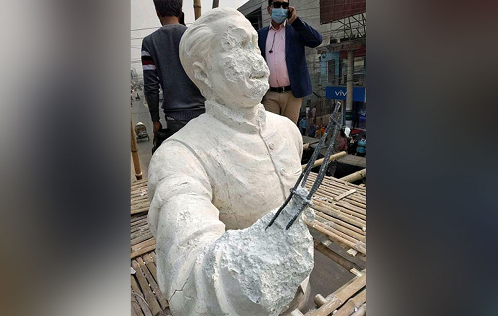 101 former secretaries, high-ups protest Bangabandhu’s sculpture damaging