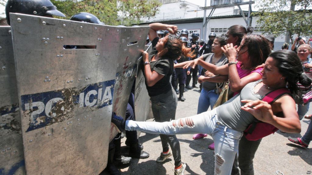 68 killed in Venezuelan police station riot and fire